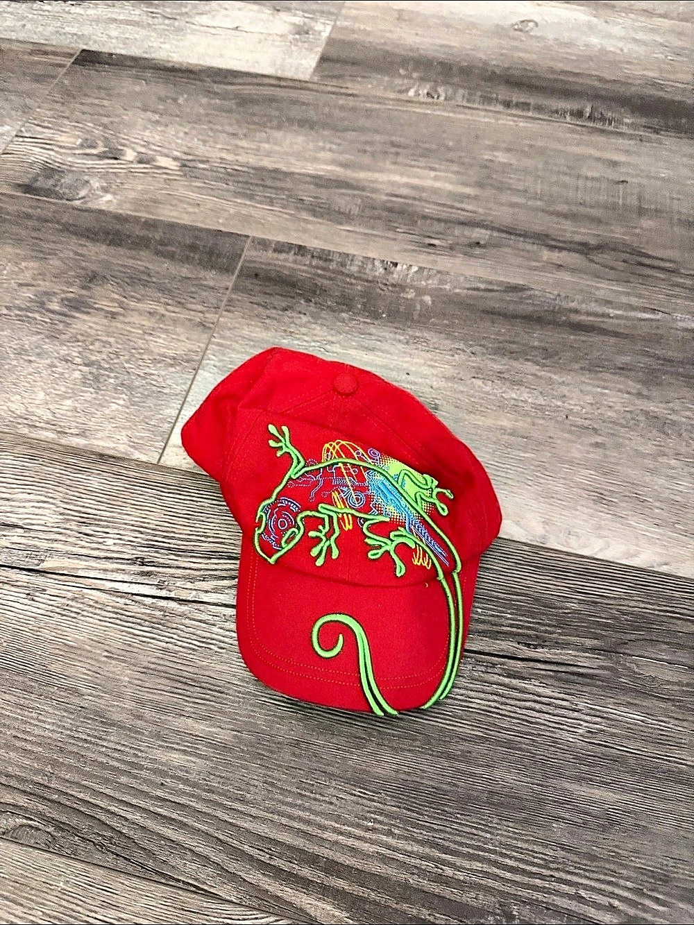 KidTees Embroidered Floral Hat in Red & Green Like New